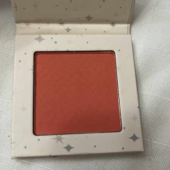 Moonslice Beauty in Gorgeous powder blush 5.5g - Picture 6 of 7